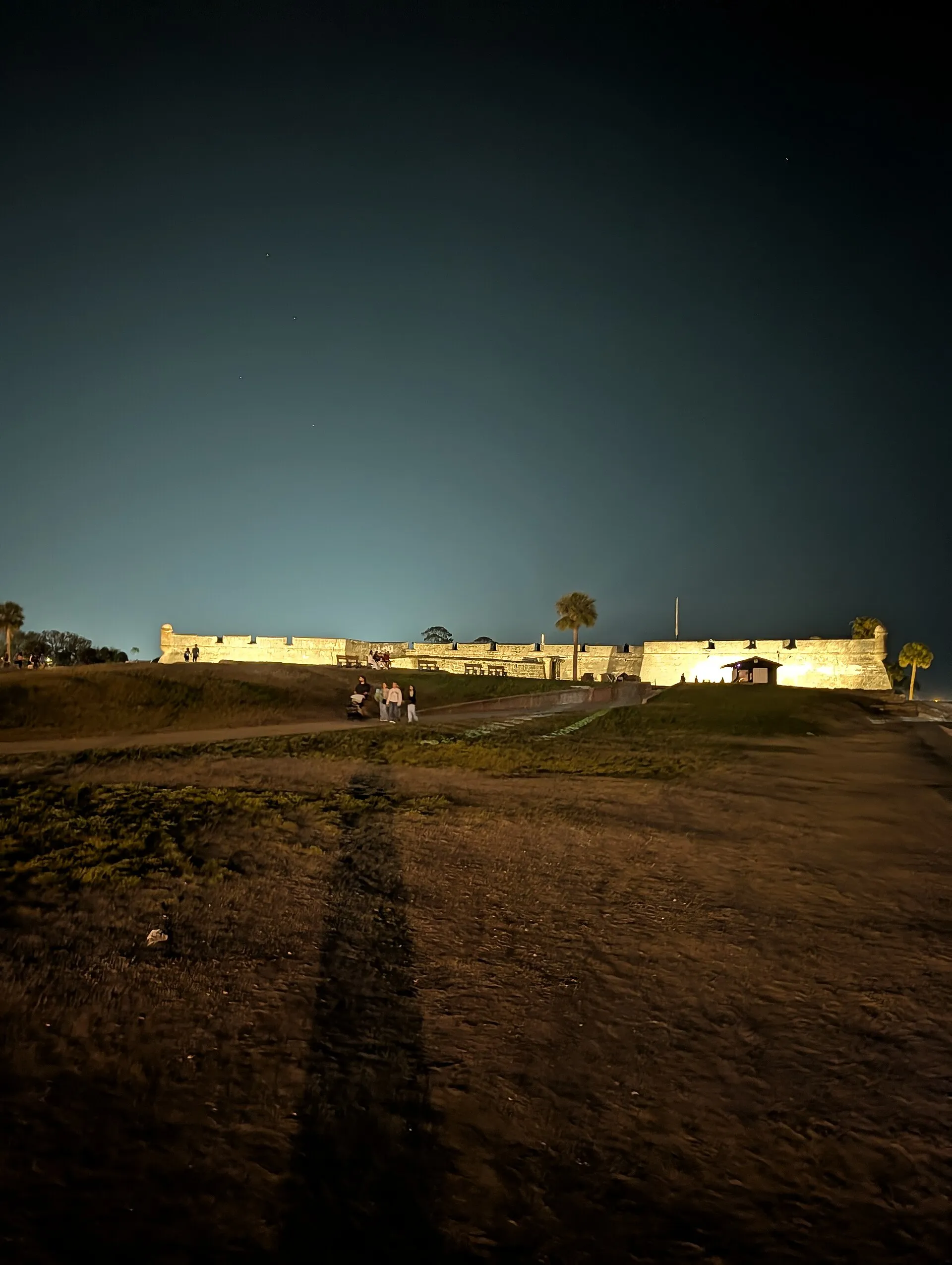 今日 St. Augustine 的 Castillo de San Marcos;2026 年現址照片,用於說明後來形成的防禦城市,不冒充 1565 年登陸現場。