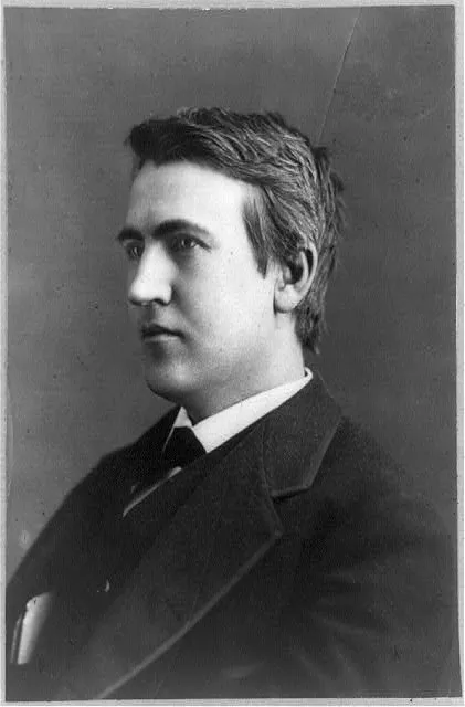 Library of Congress 收藏的 1880 年 Thomas Edison 肖像;此圖用於交代 Pearl Street 系統的主要設計者。