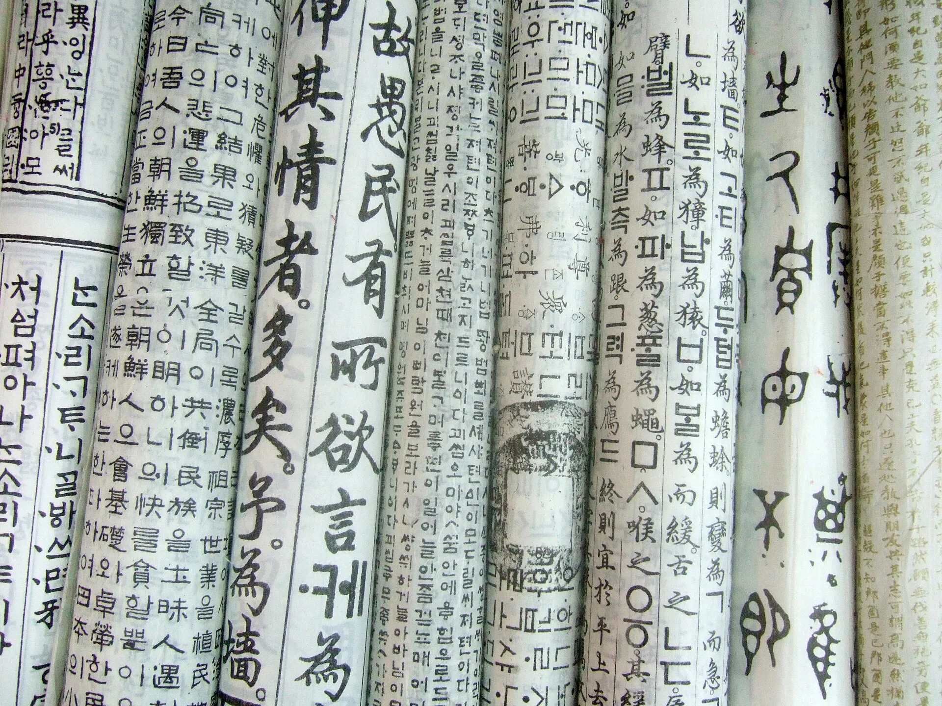 首爾仁寺洞的現代韓文紙張；當代環境照，非1446年現場。
