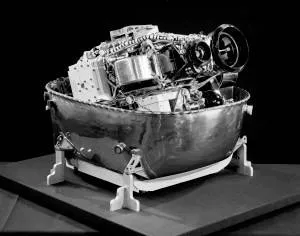 Lunar Orbiter 影像系統；曝光後在機上沖洗底片、掃描，再把訊號傳回地面重建成照片，不是即時數位相機。