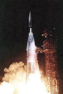 Mariner 2 由 Atlas-Agena 火箭發射;發射日為 1962 年 8 月 27 日,地點是佛羅里達州 Cape Canaveral。