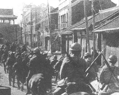 Japanese cavalry entering Mukden on 18 September 1931.