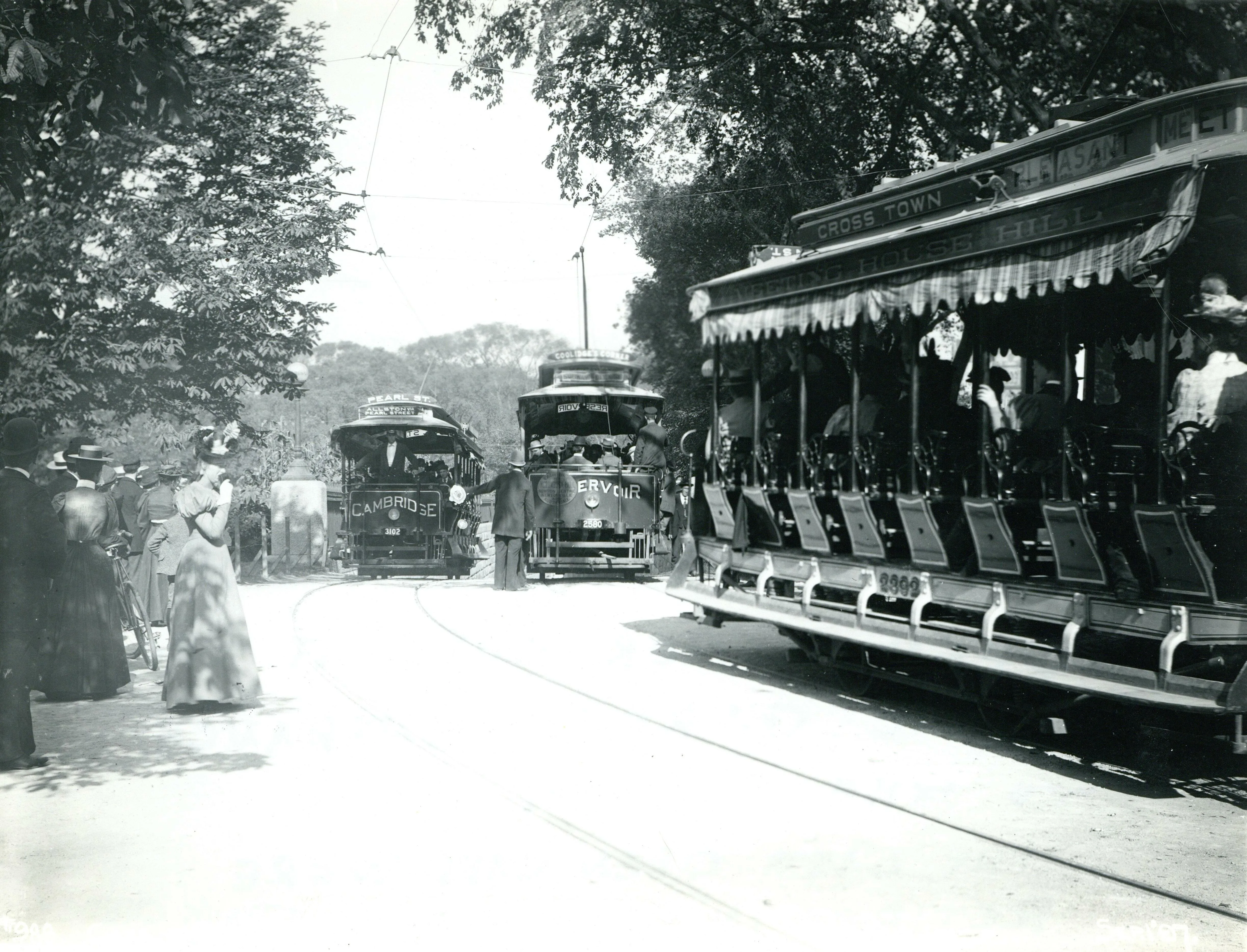 1897 年 9 月首日,街車在 Public Garden Portal 進出 Tremont Street Subway。