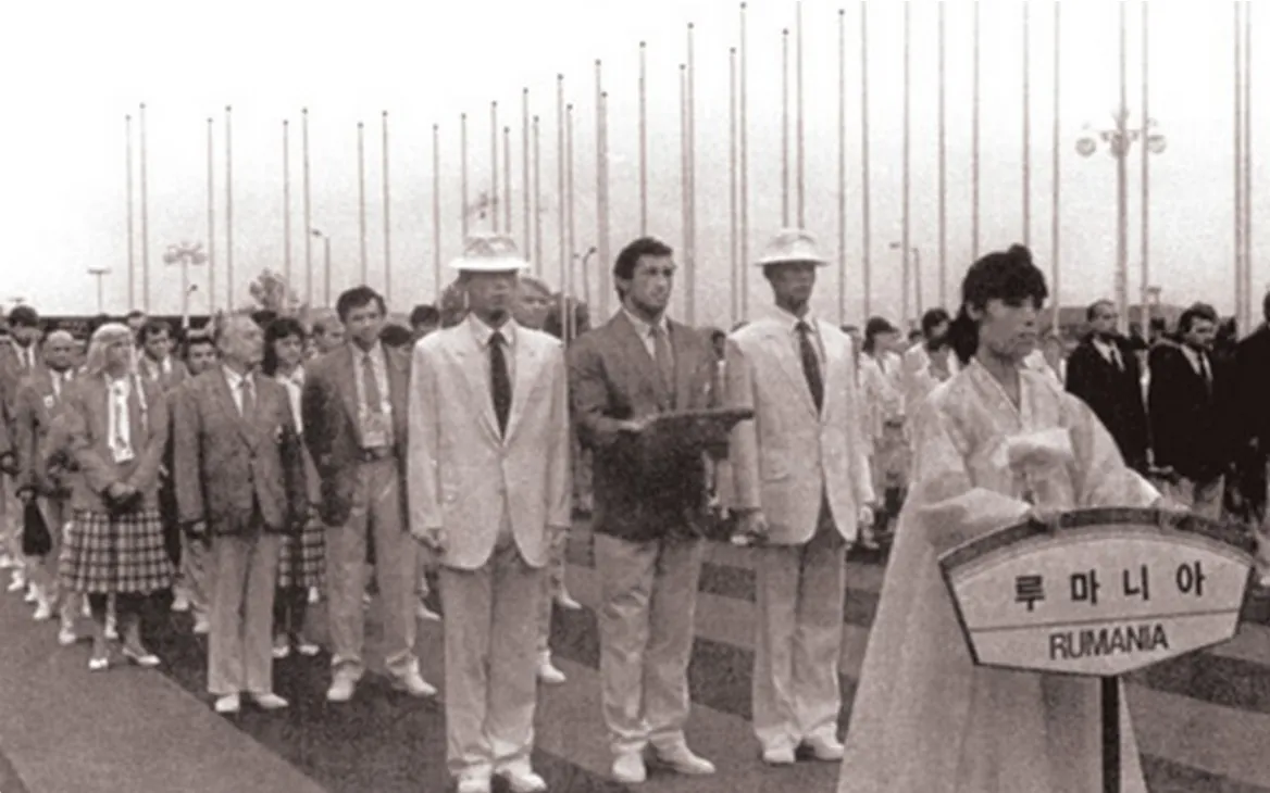 羅馬尼亞代表團在1988年9月17日的開幕典禮入場;公共領域檔案照片。