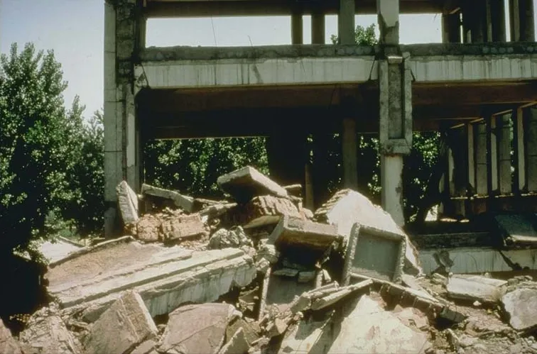 唐山大地震後的河北礦業學院廢墟