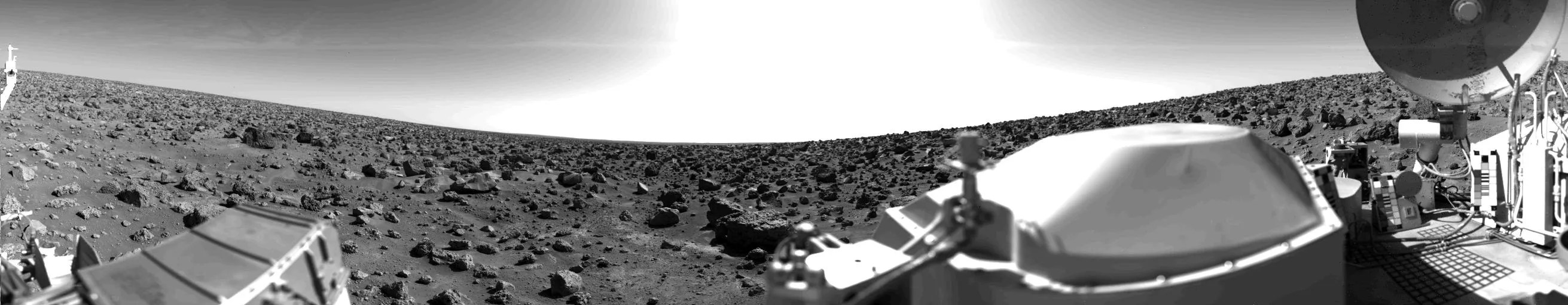Viking 2 著陸器在 1976 年 9 月 3 日降落後不久拍下的 Utopia Planitia 火星表面全景。