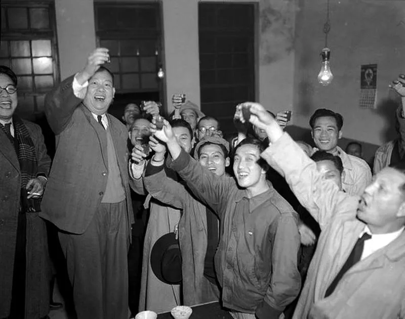 吳三連與支持者慶祝臺北市長當選