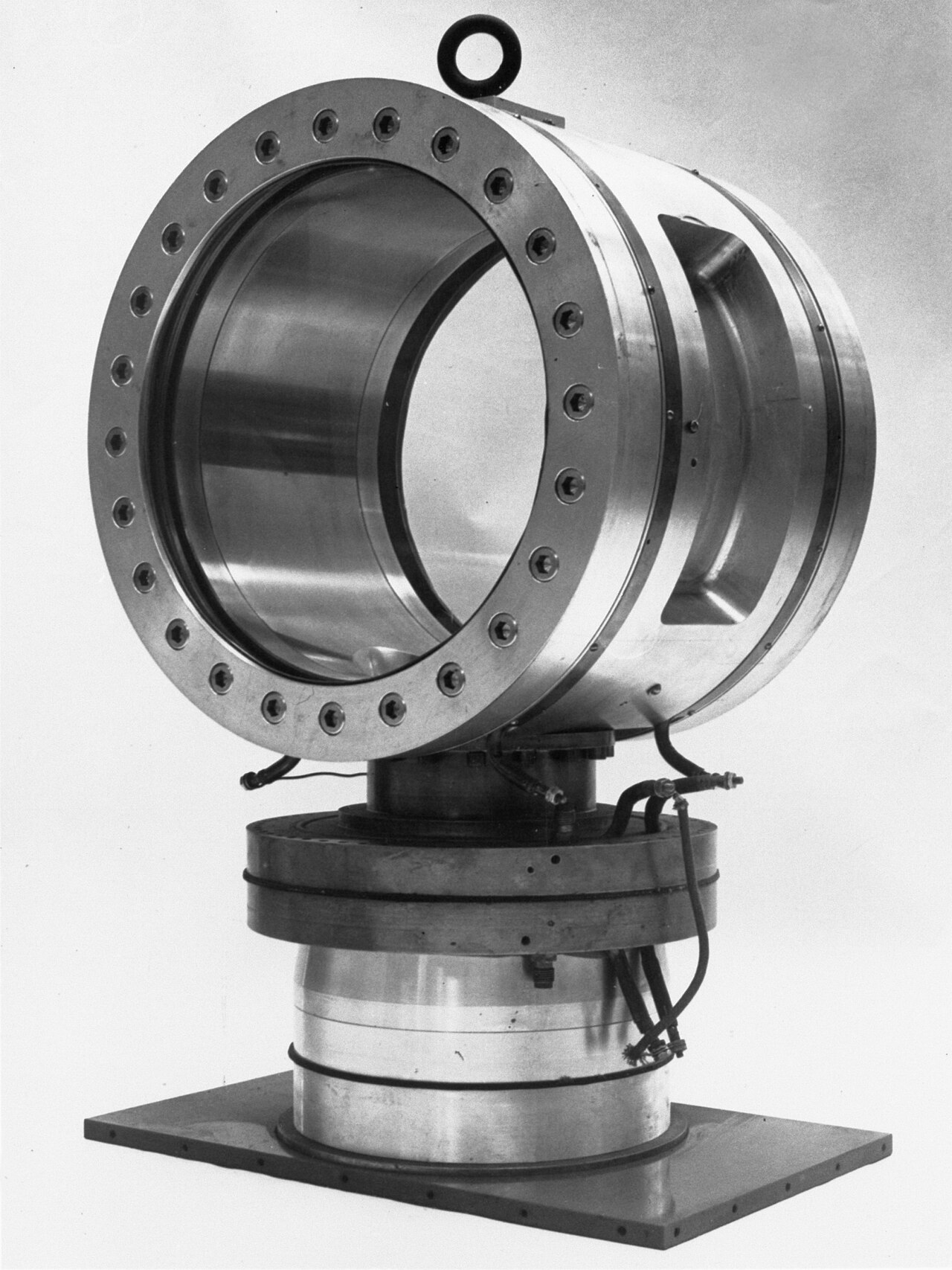 20-inch hydrogen bubble chamber. Photograph taken June 21, 1960, courtesy of Dr. Ralph Shutt, Brookhaven National Laboratory. Bubble Chamber-932; ZN-2458 - DPLA - 4cb8757475138d229480c9c08da1aa93