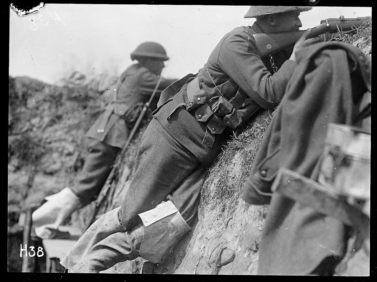 NZ troops in trenches, May 1917