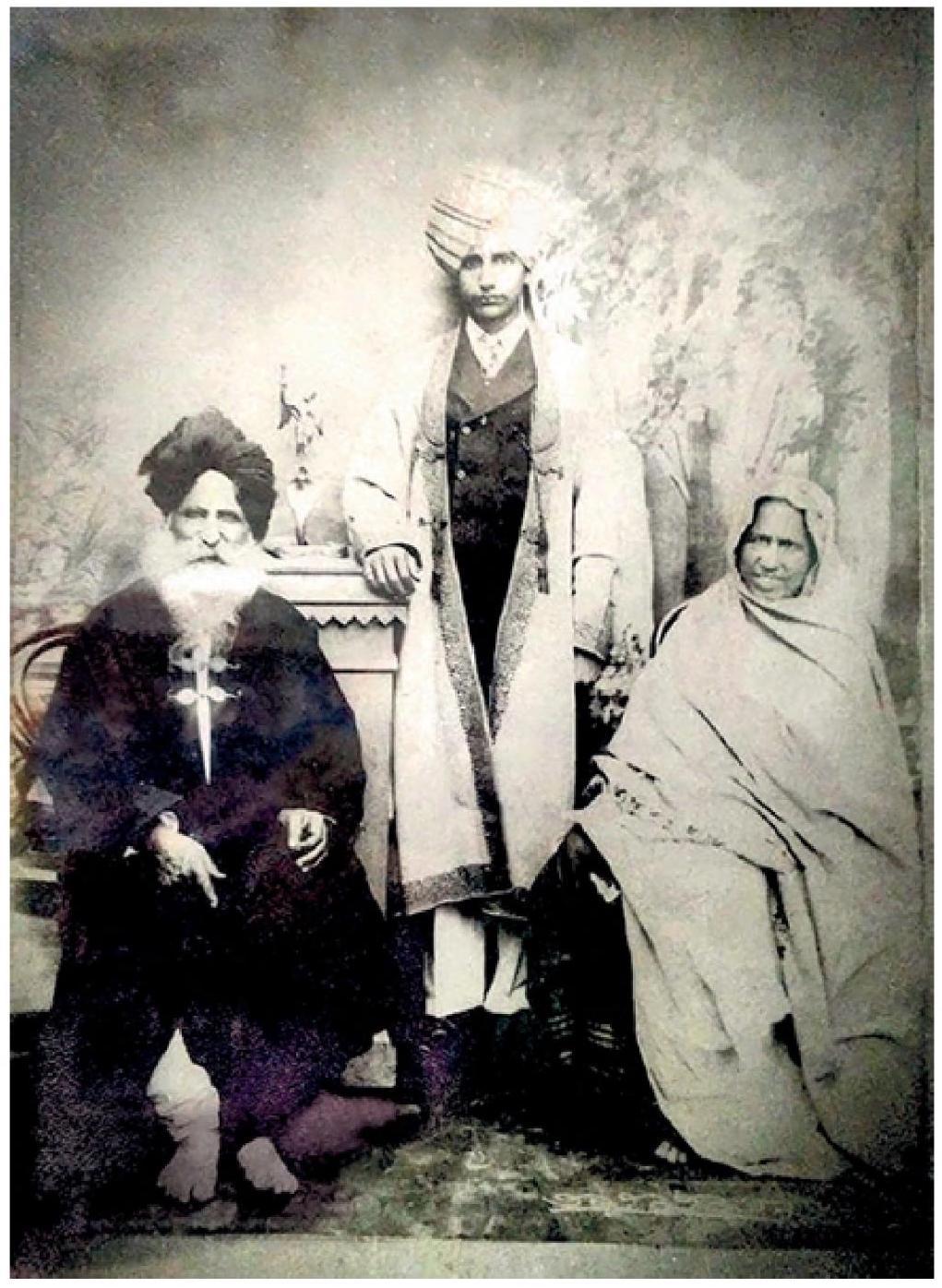 Photograph of the Kapany family, circa late 19th century