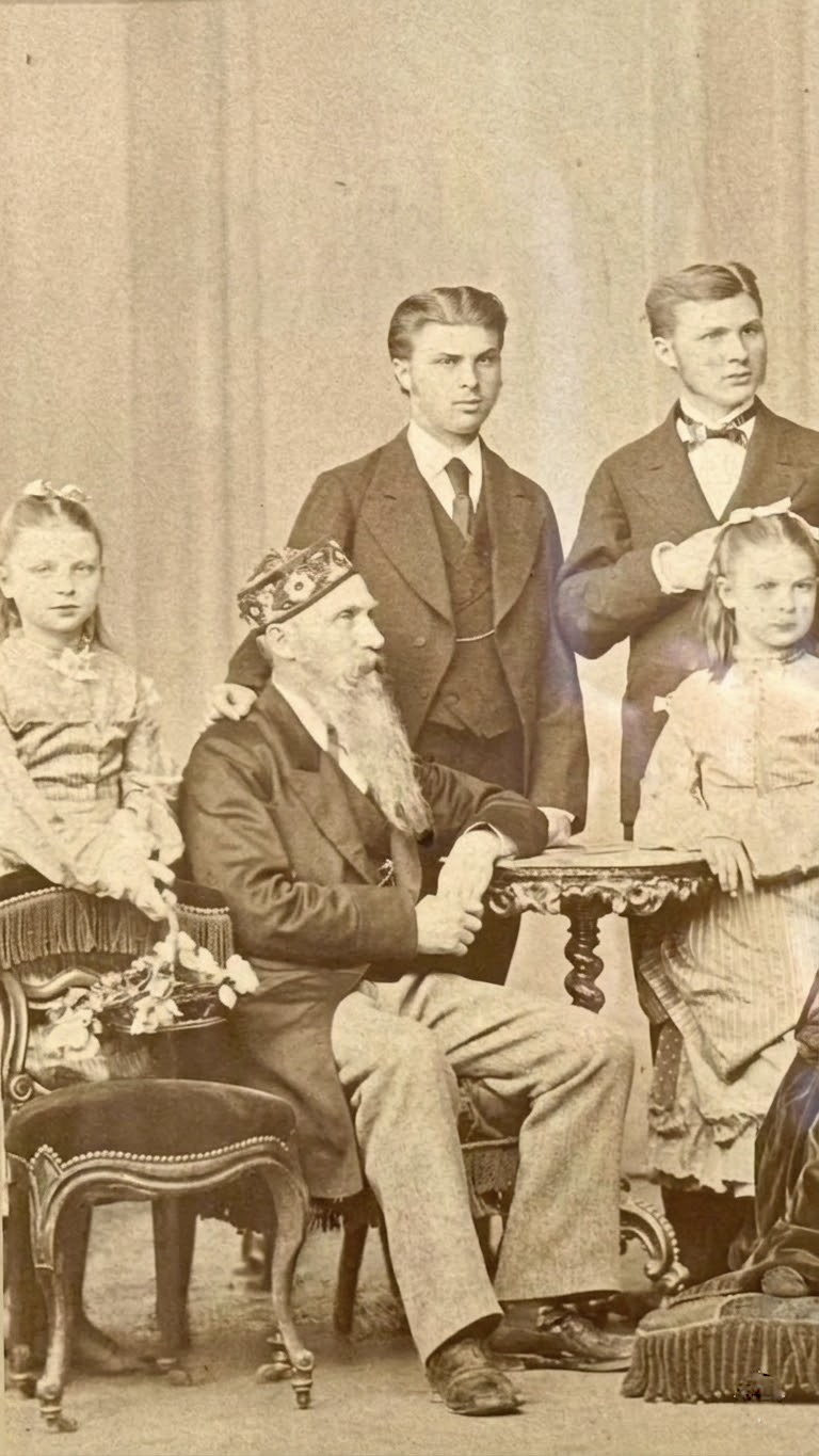 Photograph of the Müller family, Germany, circa late 19th century