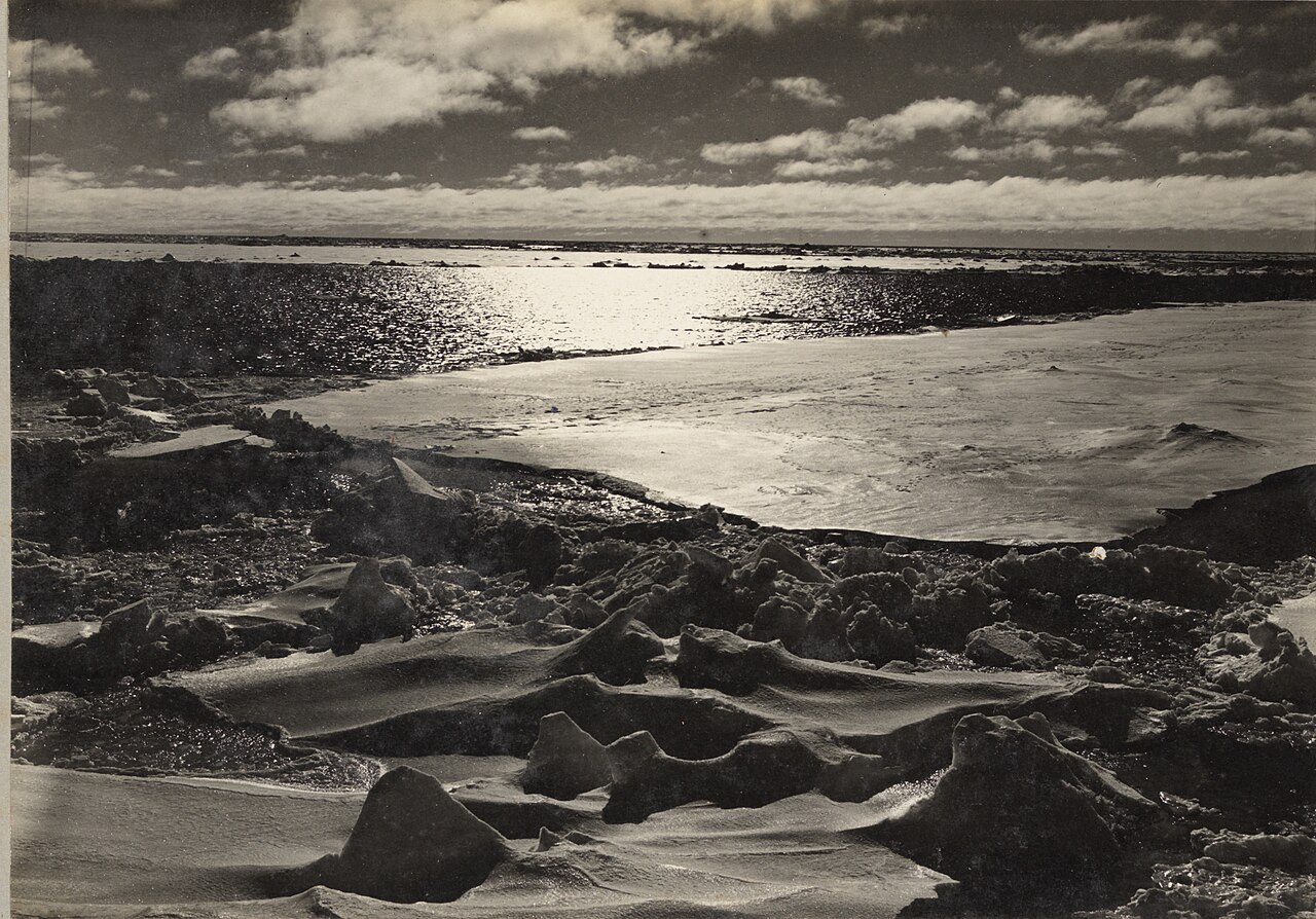 Midnight sun, over the Ross Sea, Antarctic, December 1910